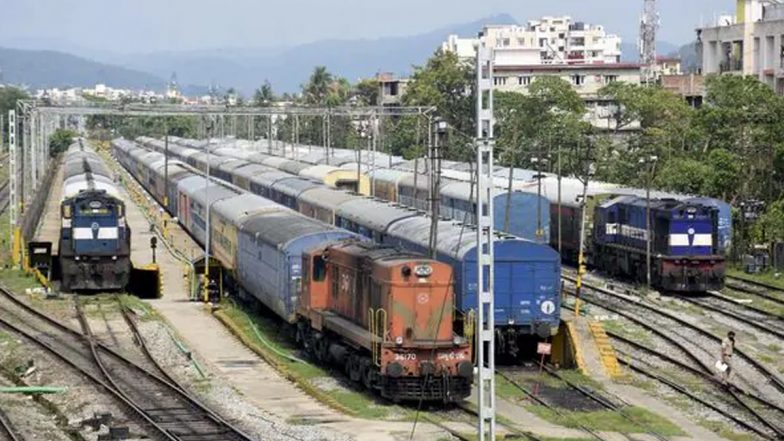 RRB Recruitment: रेलवे में 32438 पदों पर वैकेंसी, आवेदन की आखिरी तारीख 1 मार्च, जानें डिटेल्स