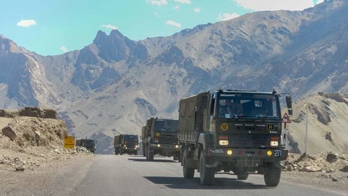 Army Vehicle Plunges into Gorge: सिक्किम में बड़ा सड़क हादसा, गहरी खाई में गिरा सेना का वाहन; चार जवानों की गई जान