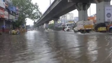 Tamil Nadu Heavy Rainfall: चेन्नई में भारी बारिश के कारण जलभराव के कारण यातायात बाधित, देखें वीडियो