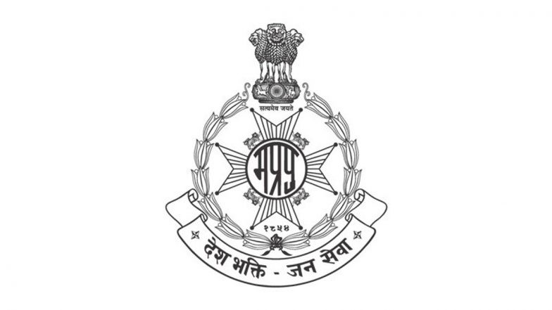 Video: ये कैसी पुलिस! बेटी से छेड़छाड़ की शिकायत लेकर पहुंची महिला को स्टेशन इंचार्ज ने दिया धक्का, ग्वालियर का वीडियो वायरल