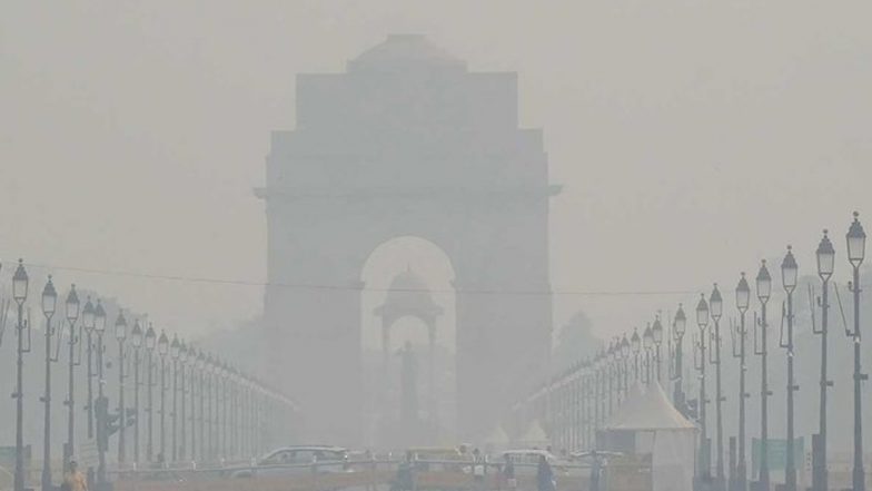 Delhi Weather Update: घने कोहरे के कारण दिल्ली हवाई अड्डे पर 100 से अधिक उड़ाने प्रभावित, एडवाइजरी जारी