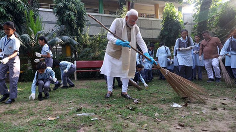 Gandhi Jayanti 2024: गांधी जयंती पर प्रधानमंत्री मोदी ने स्वच्छता गतिविधियों में भाग लिया