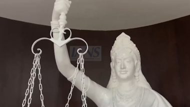 New Justice Statue Video: भारत में न्याय की देवी की आंखो की पट्टियां खुली, सुप्रीम कोर्ट में लगी नई मूर्ति, एक हाथ में तराजू तो दुसरे में थामा संविधान