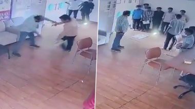 Viral Video: ये कोचिंग सेंटर है या टॉर्चर रूम, छात्रों को छड़ी से पीट रहा है टीचर, तमिलनाडु के तिरुनेलवेली से सामने आया वीडियो