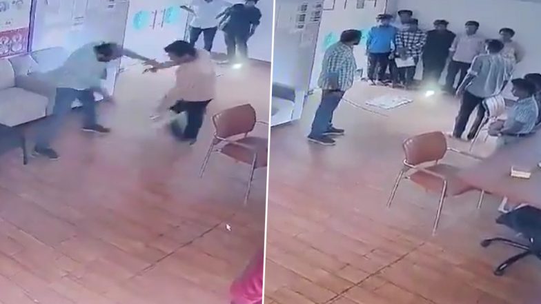 Viral Video: ये कोचिंग सेंटर है या टॉर्चर रूम, छात्रों को छड़ी से पीट रहा है टीचर, तमिलनाडु के तिरुनेलवेली से सामने आया वीडियो