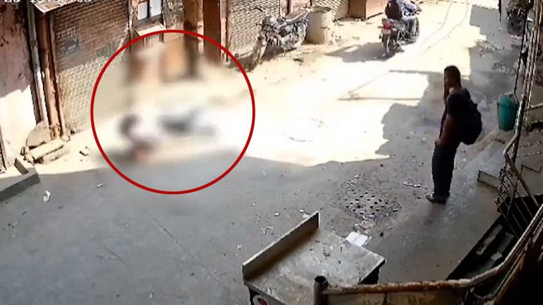 Delhi Suicide Video: JEE एग्जाम फेल होने पर छात्रा ने बिल्डिंग से कूदकर की आत्महत्या, दिल्ली के जामिया नगर की घटना का वीडियो आया सामने