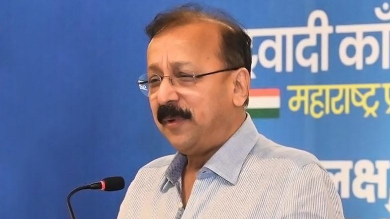 Baba Siddique Funeral: राजकीय सम्मान के साथ सुपुर्द-ए-खाक हुए बाबा सिद्दीकी, NCP प्रमुख अजित पवार, प्रफुल पटेल समेत अन्य नेता रहे मौजूद (Watch Video)