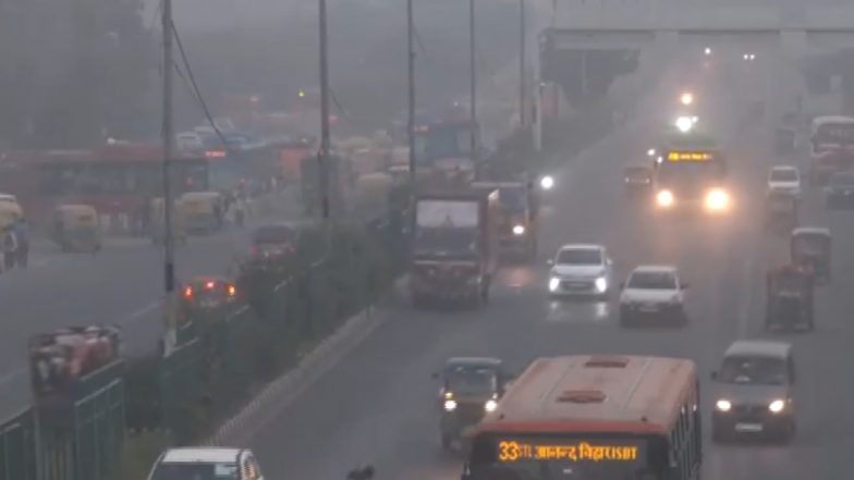 Delhi Air Quality: दिल्ली की हवा हुई जहरीली, आनंद विहार में एक्यूआई 407 और गाजियाबाद में 320 अंक पहुंचा