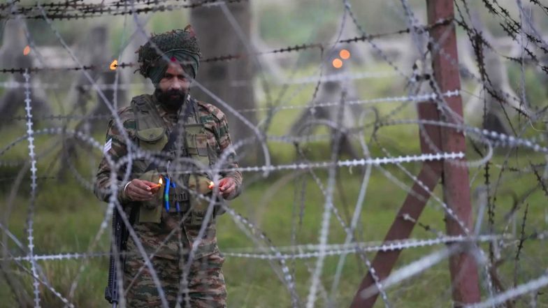 Jammu Kashmir Terror Attack: जम्मू-कश्मीर के राजौरी में सेना की गाड़ी पर आतंकी हमला, रास्ते में घात लगाकर बैठे दहशतगर्दों ने की फायरिंग (Watch Video)