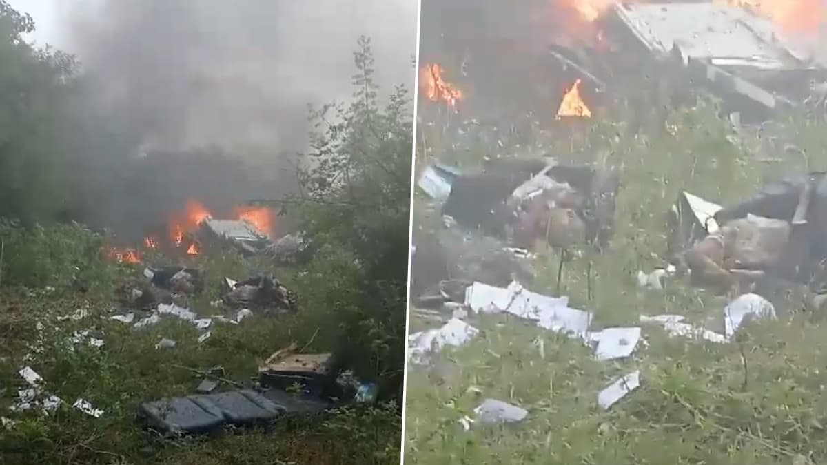 Helicopter Crash in Pune: महाराष्ट्र के पुणे में सुबह, सुबह बड़ा हादसा, हेलीकॉप्टर क्रैश, 2 लोगों की मौत (Watch Video)