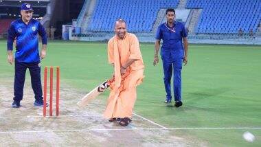 CM Yogi Playing Cricket at Ekana Stadium: यूपी सीएम योगी आदित्यनाथ ने लखनऊ के एकाना स्टेडियम में खेला क्रिकेट, देखें वीडियो