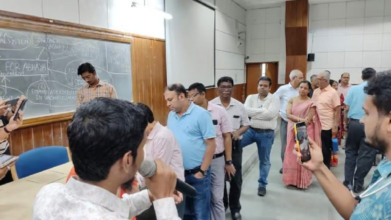 RG Kar Hospital Doctors Resigns: आरजी कर मेडिकल कॉलेज में लगी इस्तीफों की झड़ी, 50 से अधिक डॉक्टरों ने छोड़ी नौकरी