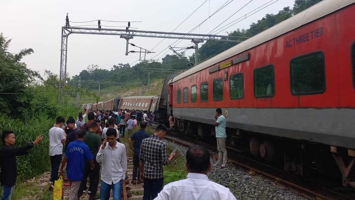 Breaking: असम में अगरतला लोकमान्य तिलक एक्सप्रेस पटरी से उतरी, कोई हताहत नहीं