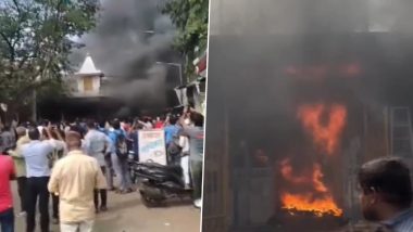 Chembur Railway Station Fire Video: मुंबई के चेंबूर रेलवे स्टेशन पर लगी आग, अफरा, तफरी का माहौल, देखें वीडियो