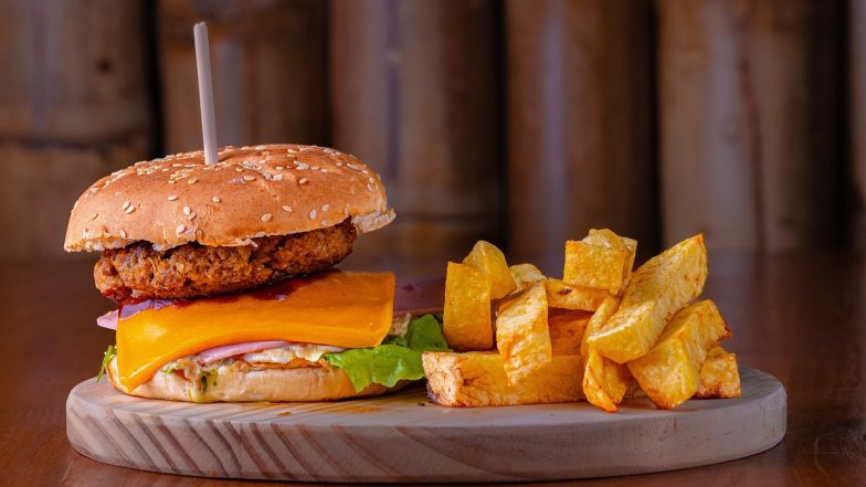 E Coli Outbreak: अमेरिका में McDonald's के बर्गर से फैला खतरनाक संक्रमण, जानें लक्षण और इलाज