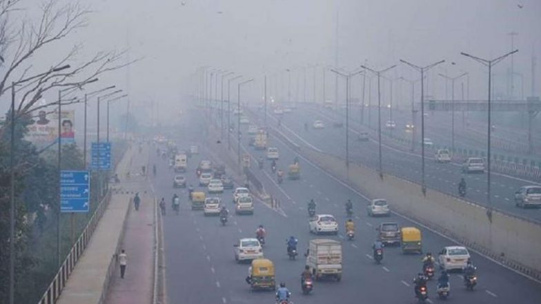 Delhi Air Pollution: दिल्लीवालों की सांसों में घुला जहर, गैस चैंबर बनी राजधानी; बीजेपी ने की स्कूल बंद करने की मांग
