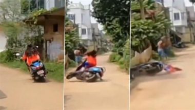 Viral Video: ऊबड़-खाबड़ सड़क पर तेजी से स्कूटर चला रही थी लड़की, उसके बाद जो हुआ...देखें वीडियो