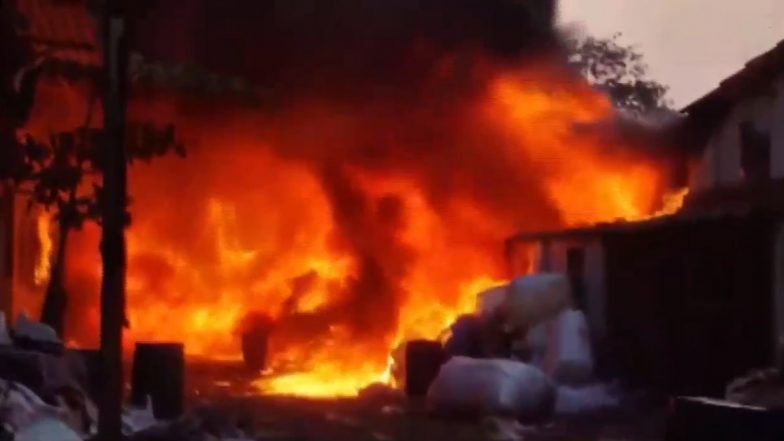 Greater Noida Fire Breaks: सोफा बनाने की फैक्ट्री में लगी आग, तीन लोगों की जलकर मौत