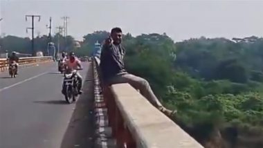 Suicide Attempt Caught on Camera in Telangana: भद्राचलम में गोदावरी नदी के पुल से कूदने की कोशिश कर रहा था शख्स, व्यक्ति ने बचाया