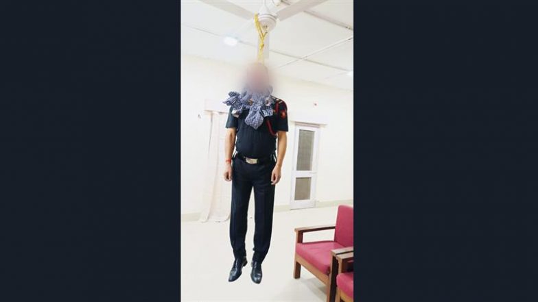 Lieutenant Colonel Suicide: लेफ्टिनेंट कर्नल डीआर कंडोली का फतेहगढ़ में संदिग्ध अवस्था में फंदे से लटका मिला शव, देखें डिस्टर्बिंग तस्वीर