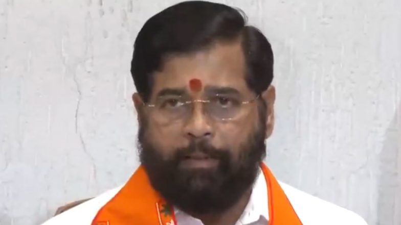 Pahalgam Terror Attack: जम्मू कश्मीर में फंसे महाराष्ट्र के 65 पर्यटकों का पहला समूह मुंबई पहुंचा