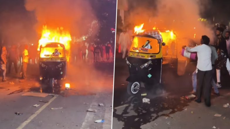 Video: छत्रपति संभाजीनगर में ऑटोरिक्शा में लगी आग, सड़क पर ही जलकर हुआ ख़ाक, लोगों ने पानी डालकर बुझाया