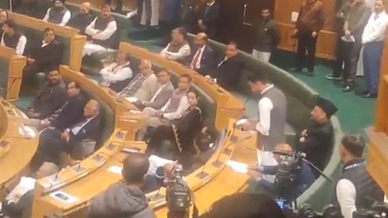 J&K Assembly's First Session: जम्मू-कश्मीर विधानसभा में अनुच्छेद 370 हटाने के खिलाफ प्रस्ताव पेश, भाजपा विधायकों ने किया हंगामा; जानें क्या बोले सीएम उमर अब्दुल्ला (Watch Video)
