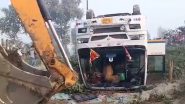 Shahjahanpur Bus Accident: यूपी के शाहजहांपुर में सड़क हादसा, किसानों को लेकर जा रही बस पलटने से 21 लोग जख्मी (Watch Video)