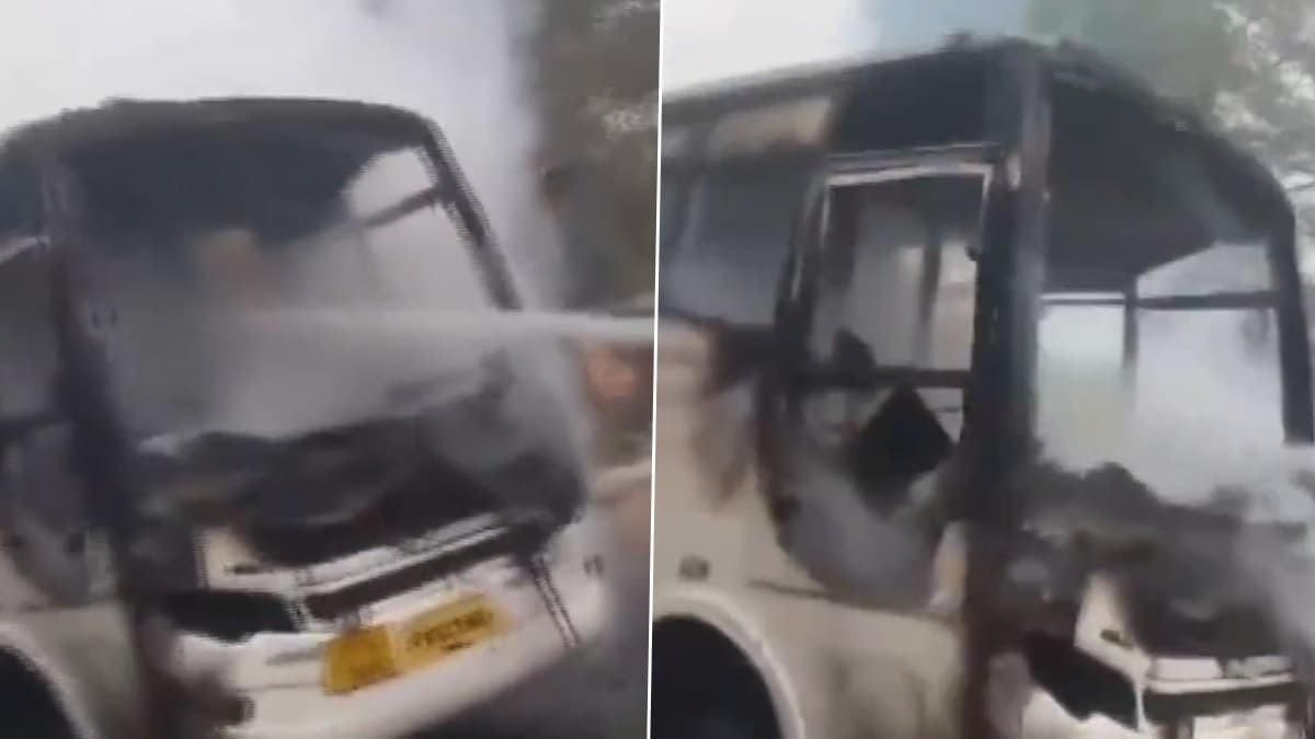 Ghaziabad School Bus Fire: गाजियाबाद में बड़ा हादसा टला, स्कूली बच्चों से भरी बस में लगी आग, सभी सुरक्षित, देखें VIDEO