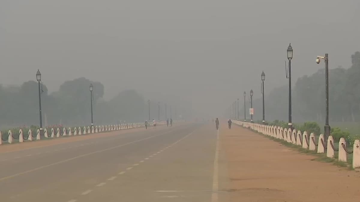 Delhi Pollution: दिल्ली की हवा फिर हुई 'बेहद खराब', ठंड भी बढ़ी