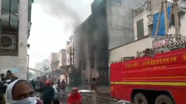 Delhi Fire Video: दिल्ली में एक फैक्ट्री में लगी भीषण आग, मौके पर दमकल की 15 गाड़ियां मौजूद