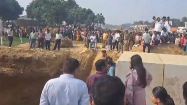 Soil Mound Collapse: यूपी के कासगंज में बड़ा हादसा, मिट्टी का बड़ा टीला ढहने से कई महिलाएं दबी, 4 की मौत, सीएम योगी ने घटना पर जताया दुख; Video