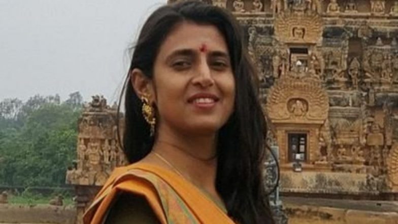 Kasthuri Shankar Arrested: तेलुगु कम्युनिटी के खिलाफ अपमानजनक टिप्पड़ी का आरोप, एक्ट्रेस कस्तूरी शंकर को चेन्नई पुलिस ने कोर्ट में किया पेश; VIDEO