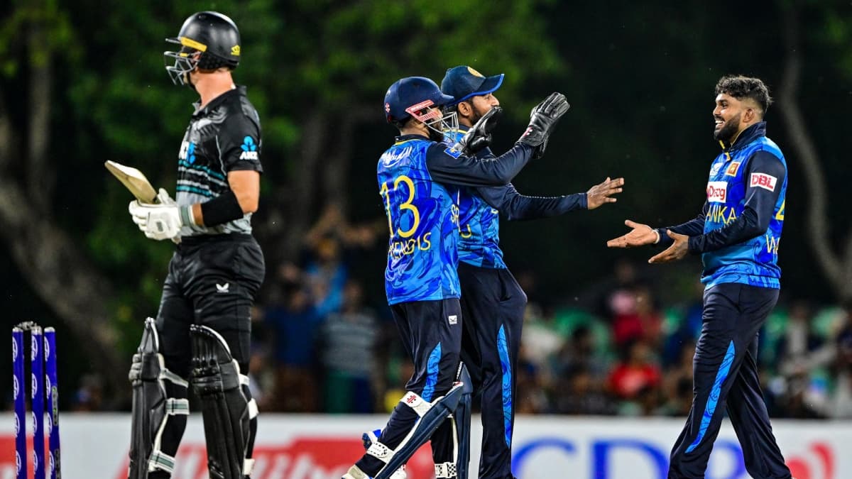 Sri Lanka Beat New Zealand, 1st ODI Scorecard: पहले वनडे में श्रीलंका ने न्यूजीलैंड को 45 रनों से हराया, गेंदबाजों ने की घातक गेंदबाजी; यहां देखें SL बनाम NZ मैच का स्कोरकार्ड | 🏏 LatestLY हिन्दी