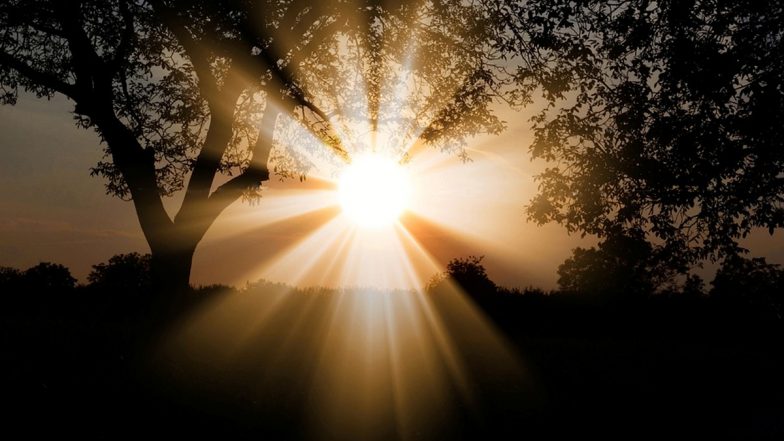 Sun Light &amp; Vastu: घर में सूर्य-रोशनी का अभाव घर-परिवार में नकारात्मकता फैलाती है! जानें इसे दूर करने के वास्तु नियम!
