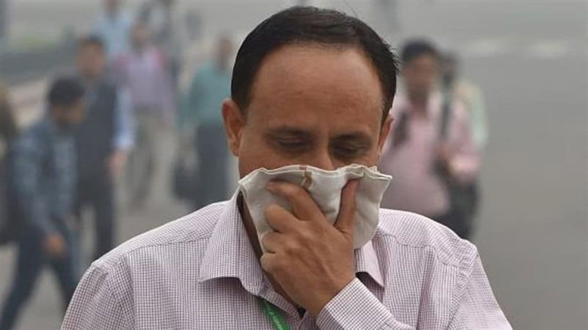Delhi Air Pollution: दिल्ली में फिर गहराया सांसों पर संकट, कई इलाकों का AQI 470 पहुंचा