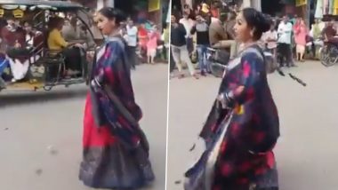 VIRAL VIDEO: रील बनाने के लिए नियमों का उल्लंघन, बीच सड़क पर महिला ने किया डांस, सीतापुर का वीडियो वायरल