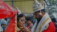 Couple Ties Knot on Busy Road: कोलकाता के कपल ने व्यस्त सड़क पर की शादी, जोड़े ने रस्मों को निभाने के बजाय जलाई सिगरेट-  भड़के नेटिज़न्स