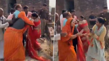 VIDEO: फतेहपुर के थरियांव क्षेत्र में मामूली विवाद में दो पक्षों में हुई जमकर मारपीट, महिला के कपड़े भी फाडे, सामने खड़ी पुलिस देखती रही तमाशा