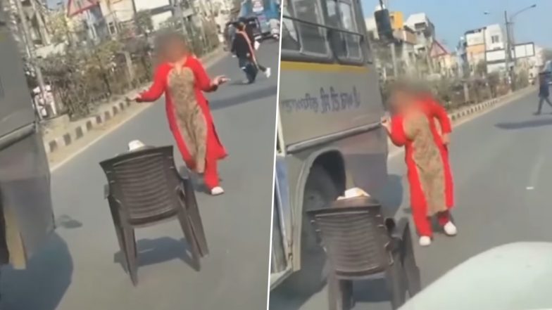 Viral Video: पंजाब में व्यस्त सड़क के बीच में कुर्सी लगाकर महिला बना रही थी रील, भड़के नेटीजेंस