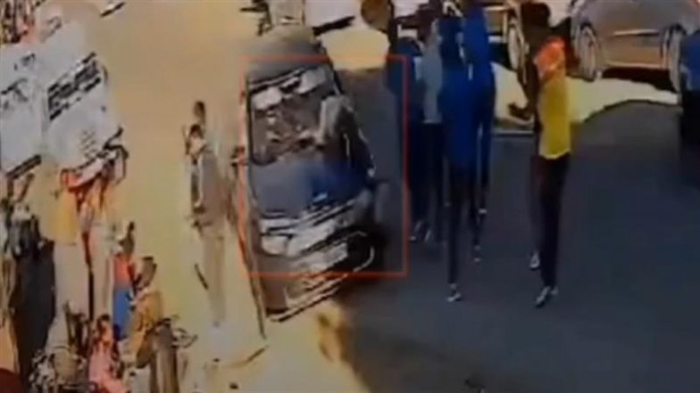 Shocking Video: राजस्थान के सिरोही में तेज रफ्तार का कहर, कार ने सड़क किनारे खड़े युवक को मारी टक्कर; हादसे का भयावह वीडियो वायरल