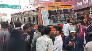 VIDEO: आगरा में बेकाबू रोडवेज़ की बस दुकान में जा घुसी, ब्रेक फेल होने से हुआ हादसा, वीडियो हुआ वायरल