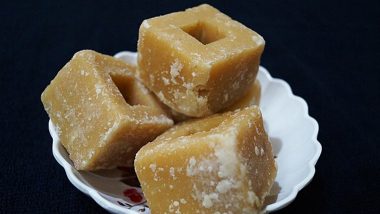 Benefits of Jaggery: सर्दियों में गुड़ रखेगा भला चंगा, शरीर को मिलेगी ताजगी