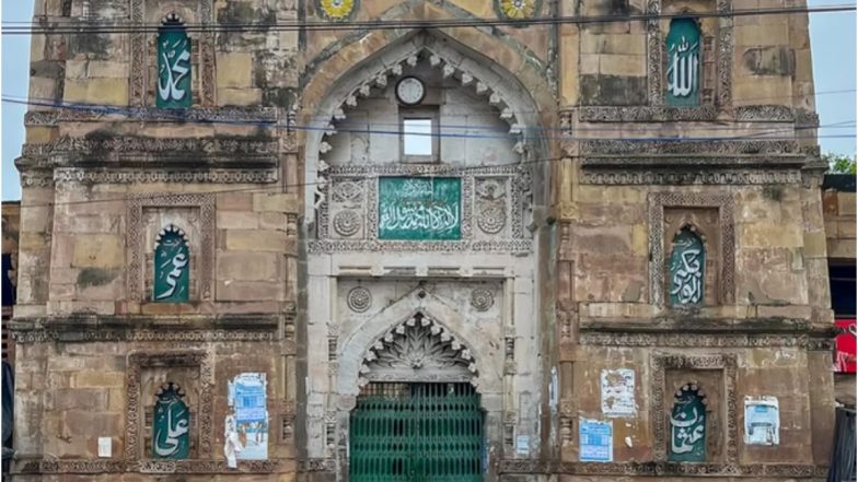 Uttar Pradesh: हिंदू दुकानदार के मस्जिद जाने से लोगों में आक्रोश, ‘शुद्धिकरण’ की मांग