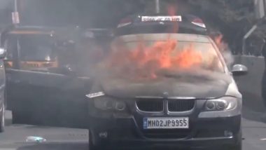 Jogeshwari Car Fire Video: मुंबई के जोगेश्वरी ब्रिज पर चलती कार में लगी आग, धू,धूकर जली