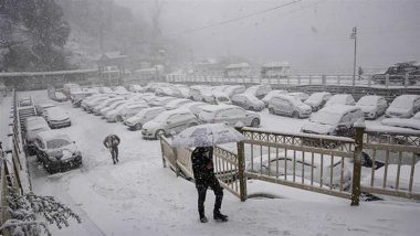 Snowfall in Himachal Pradesh: हिमाचल में भारी बर्फबारी से तीन राष्ट्रीय राजमार्ग समेत 226 सड़के बंद