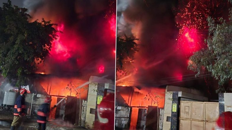 Delhi University Fire: दिल्ली यूनिवर्सिटी की कैंटीन में लगी आग, फायर ब्रिगेड की 4 गाड़ियां मौके पर