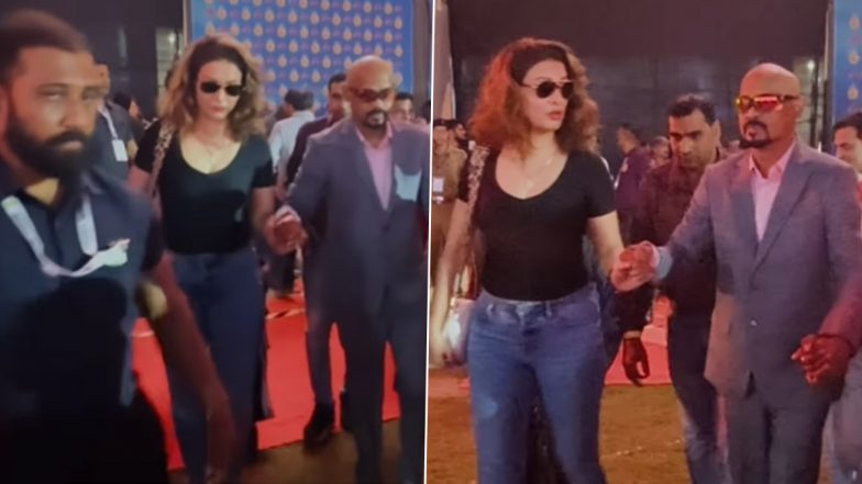 Vinod kambli Struggles To Walk: वानखेड़े स्टेडियम के 50वें&nbsp;सालगिरह के जश्न में&nbsp;विनोद कांबली को चलने में आई दिक्कत, पत्नी ने दिया सहारा, देखें वीडियो