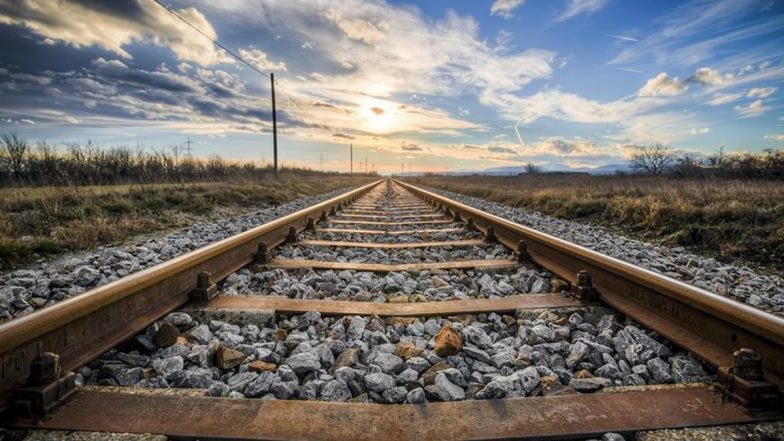 UP: सहारनपुर में रेलवे पटरी पर लोहे का दरवाजा फेंकने के आरोप में दो गिरफ्तार