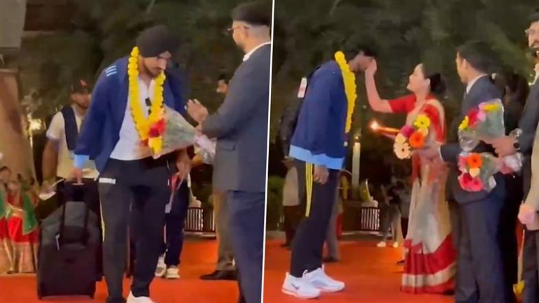 IND vs ENG 3rd T20 2025: तीसरे टी20 के लिए राजकोट पहुंचीं टीम इंडिया, होटल में खिलाड़ियों का हुआ शानदार स्वागत- Video